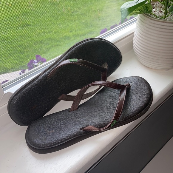 Sanuk Shoes - SANUK flip flops